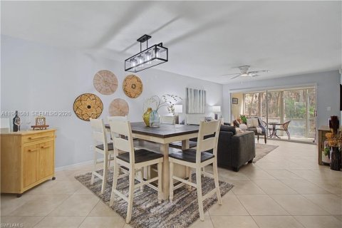 Кондоминиум с 2 спальнями в Нейплс, Флорида № 2031609