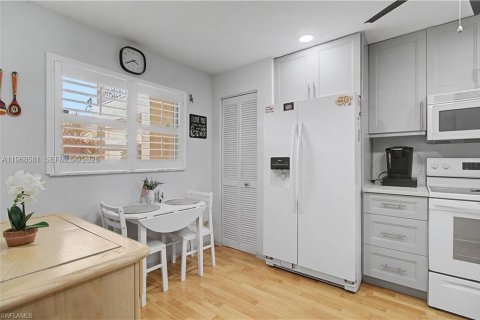 Copropriété à vendre à Naples, Floride: 2 chambres, 120.77 m2 № 2031609 - photo 11