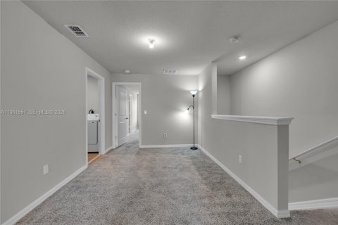 Townhouse in Palm Springs, Florida 3 bedrooms, 141.68 sq.m. № 2025416 - photo 24