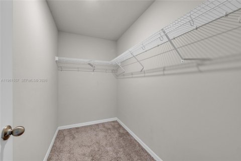 Townhouse in Palm Springs, Florida 3 bedrooms, 141.68 sq.m. № 2025416 - photo 29