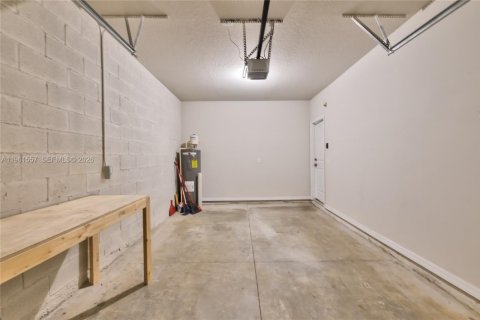 Townhouse in Palm Springs, Florida 3 bedrooms, 141.68 sq.m. № 2025416 - photo 21