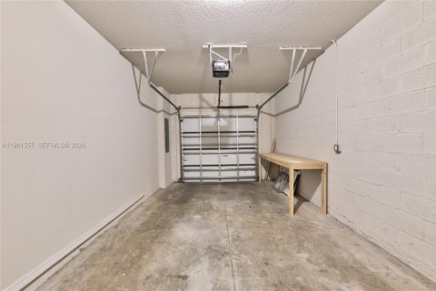 Townhouse in Palm Springs, Florida 3 bedrooms, 141.68 sq.m. № 2025416 - photo 22