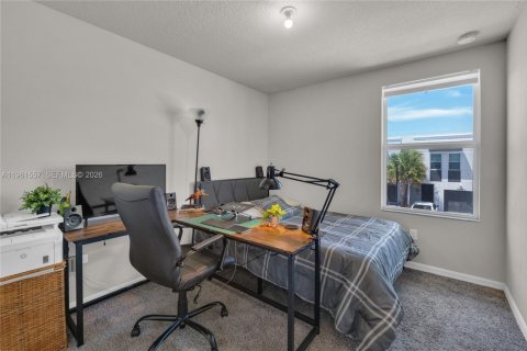 Townhouse in Palm Springs, Florida 3 bedrooms, 141.68 sq.m. № 2025416 - photo 28