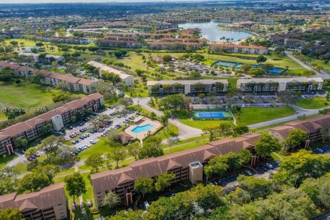 Condominio en Pembroke Pines, Florida, 2 dormitorios  № 2008587