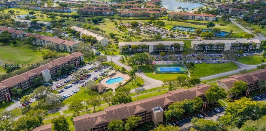 Condominio en Pembroke Pines, Florida, 2 dormitorios  № 2008587