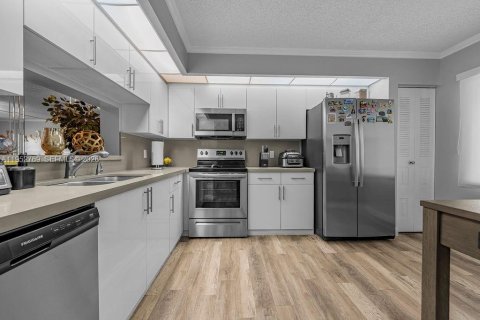 Condominio en venta en Pembroke Pines, Florida, 2 dormitorios, 110.74 m2 № 2008587 - foto 11