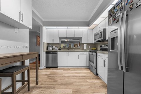 Condominio en venta en Pembroke Pines, Florida, 2 dormitorios, 110.74 m2 № 2008587 - foto 13