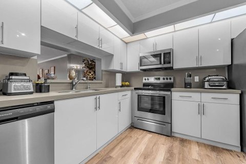 Condominio en venta en Pembroke Pines, Florida, 2 dormitorios, 110.74 m2 № 2008587 - foto 14