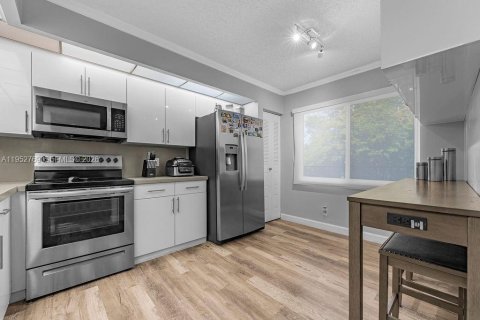 Condominio en venta en Pembroke Pines, Florida, 2 dormitorios, 110.74 m2 № 2008587 - foto 12