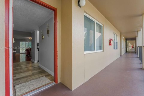 Condominio en venta en Pembroke Pines, Florida, 2 dormitorios, 110.74 m2 № 2008587 - foto 28