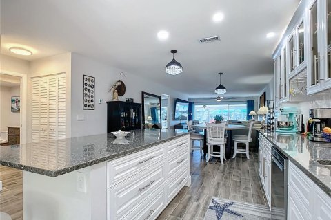 Casa en venta en Saint Petersburg, Florida, 2 dormitorios, 150.5 m2 № 1719769 - foto 16