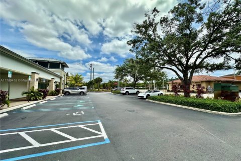 Commercial property in Sweetwater, Florida № 1736037 - photo 3