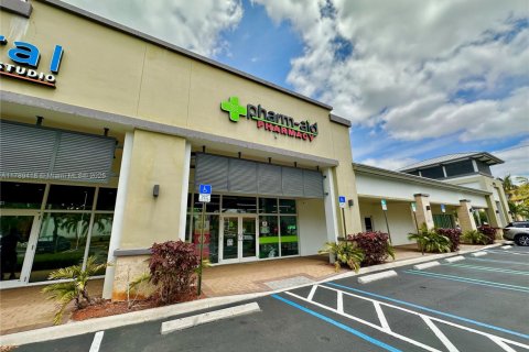 Commercial property in Sweetwater, Florida № 1736037 - photo 2