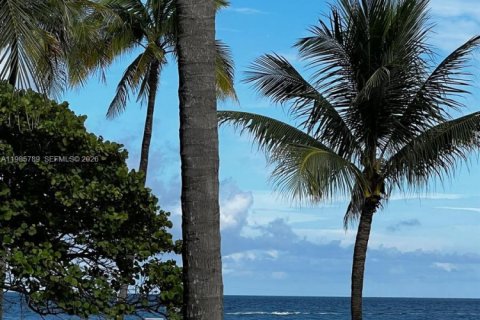 Купить кондоминиум в Бэл-Харбор, Флорида 44.69м2, № 2058577 - фото 24