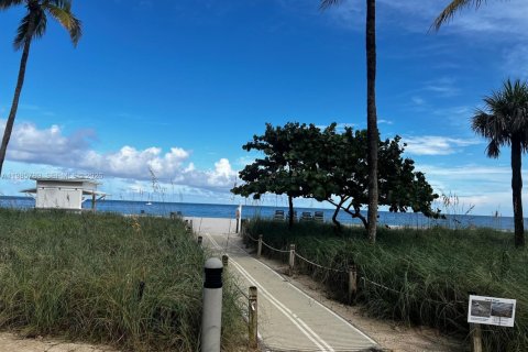 Купить кондоминиум в Бэл-Харбор, Флорида 44.69м2, № 2058577 - фото 27