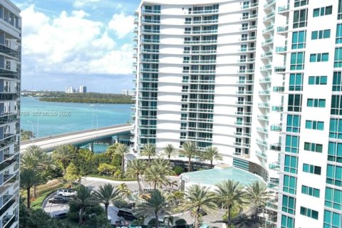 Купить кондоминиум в Бэл-Харбор, Флорида 44.69м2, № 2058577 - фото 29