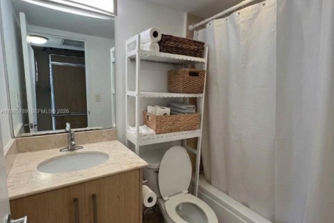 Купить кондоминиум в Бэл-Харбор, Флорида 44.69м2, № 2058577 - фото 19