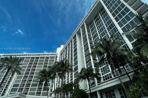 Купить кондоминиум в Бэл-Харбор, Флорида 44.69м2, № 2058577 - фото 21