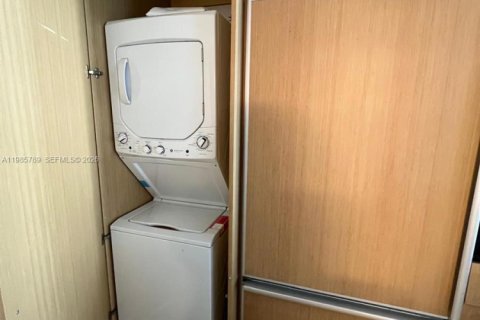 Купить кондоминиум в Бэл-Харбор, Флорида 44.69м2, № 2058577 - фото 15