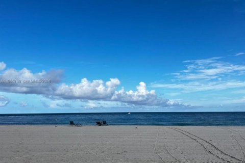 Купить кондоминиум в Бэл-Харбор, Флорида 44.69м2, № 2058577 - фото 28