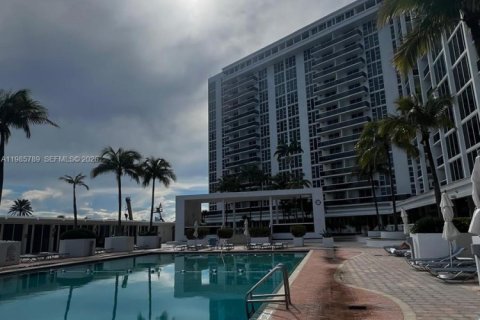 Купить кондоминиум в Бэл-Харбор, Флорида 44.69м2, № 2058577 - фото 22