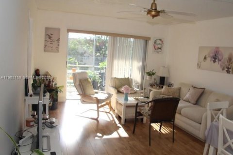 Copropriété à vendre à Sunrise, Floride: 2 chambres, 78.97 m2 № 2080905 - photo 3