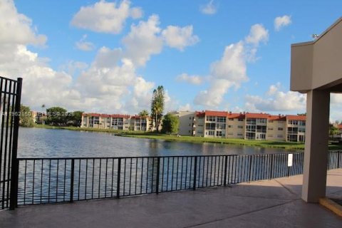 Condo à Sunrise, Floride, 2 chambres  № 2080905