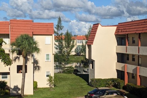 Copropriété à vendre à Sunrise, Floride: 2 chambres, 78.97 m2 № 2080905 - photo 16