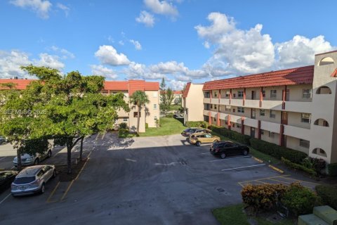 Copropriété à vendre à Sunrise, Floride: 2 chambres, 78.97 m2 № 2080905 - photo 17