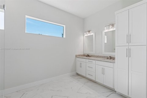 House in Punta Gorda, Florida 3 bedrooms № 1696007 - photo 9