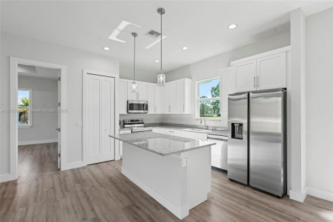 House in Punta Gorda, Florida 3 bedrooms № 1696007 - photo 6