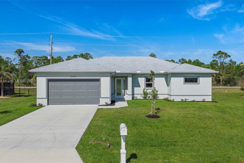 House in Punta Gorda, Florida 3 bedrooms № 1696007 - photo 1