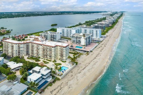 Copropriété à louer à Palm Beach, Floride: 2 chambres, 129.6 m2 № 913540 - photo 1