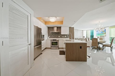 Condominio en alquiler en Sunny Isles Beach, Florida, 3 dormitorios, 134.43 m2 № 2039976 - foto 4