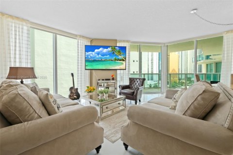 Condominio en Sunny Isles Beach, Florida, 3 dormitorios  № 2039976