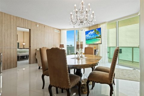 Condominio en alquiler en Sunny Isles Beach, Florida, 3 dormitorios, 134.43 m2 № 2039976 - foto 3