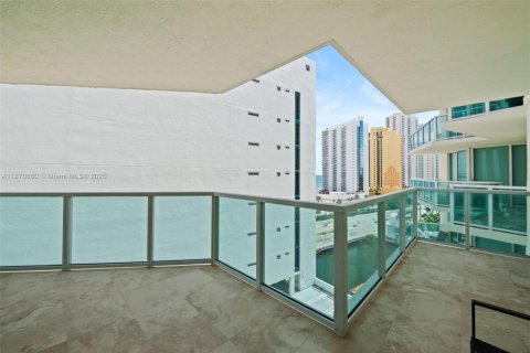 Condominio en alquiler en Sunny Isles Beach, Florida, 3 dormitorios, 134.43 m2 № 2039976 - foto 19