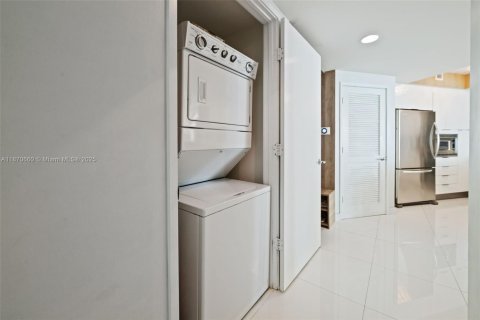 Condominio en alquiler en Sunny Isles Beach, Florida, 3 dormitorios, 134.43 m2 № 2039976 - foto 17