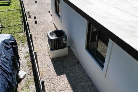 Villa ou maison à vendre à North Miami, Floride: 2 chambres, 76.74 m2 № 2000165 - photo 6