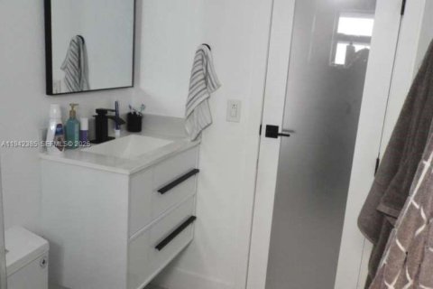 Villa ou maison à vendre à North Miami, Floride: 2 chambres, 76.74 m2 № 2000165 - photo 17