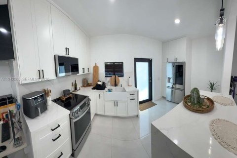 Villa ou maison à vendre à North Miami, Floride: 2 chambres, 76.74 m2 № 2000165 - photo 10