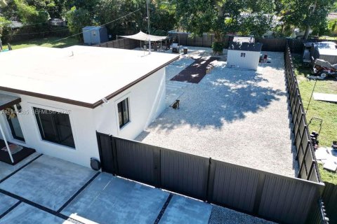 Villa ou maison à vendre à North Miami, Floride: 2 chambres, 76.74 m2 № 2000165 - photo 5
