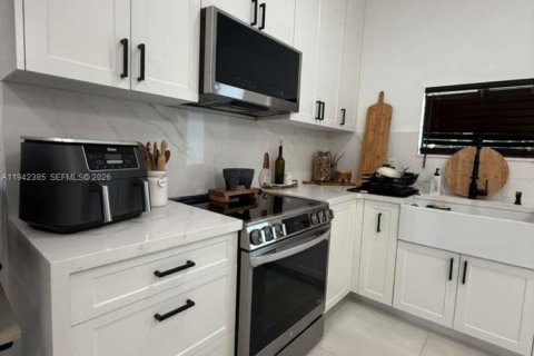 Villa ou maison à vendre à North Miami, Floride: 2 chambres, 76.74 m2 № 2000165 - photo 9