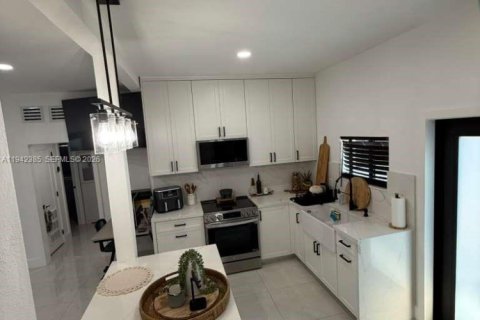 Villa ou maison à vendre à North Miami, Floride: 2 chambres, 76.74 m2 № 2000165 - photo 11