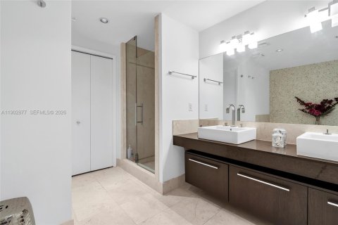 Condo in Sunny Isles Beach, Florida, 2 bedrooms  № 2081807 - photo 24