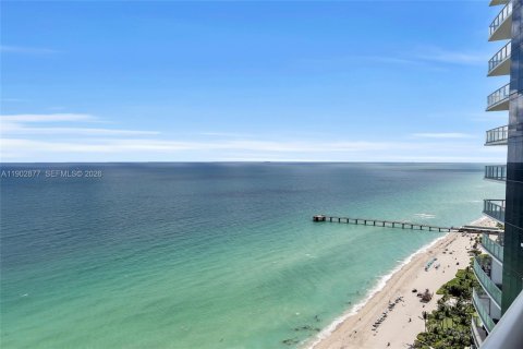 Condo in Sunny Isles Beach, Florida, 2 bedrooms  № 2081807 - photo 14
