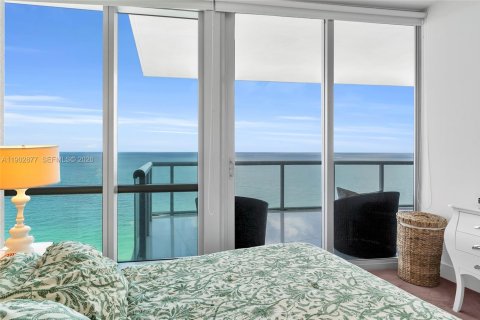 Condo in Sunny Isles Beach, Florida, 2 bedrooms  № 2081807 - photo 25