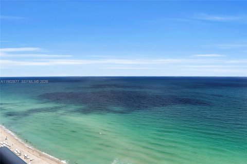 Condo in Sunny Isles Beach, Florida, 2 bedrooms  № 2081807 - photo 15