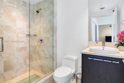 Condo in Sunny Isles Beach, Florida, 2 bedrooms  № 2081807 - photo 29