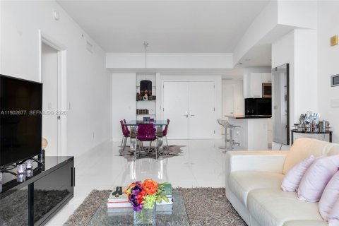 Condo in Sunny Isles Beach, Florida, 2 bedrooms  № 2081807 - photo 17